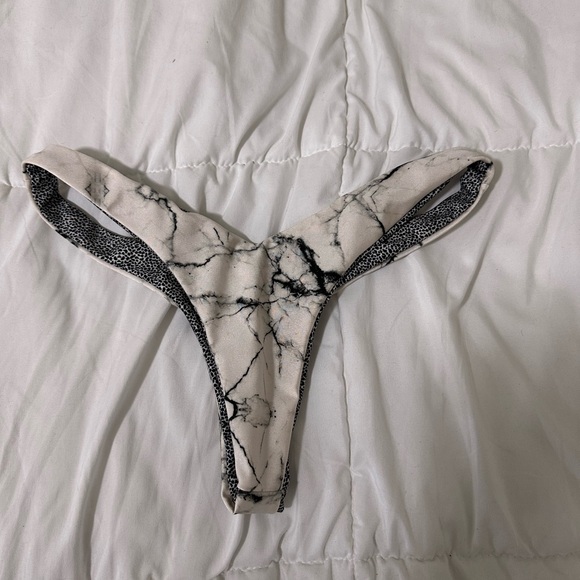 Lali and Layla Marble Bikini Bottoms - Picture 1 of 2